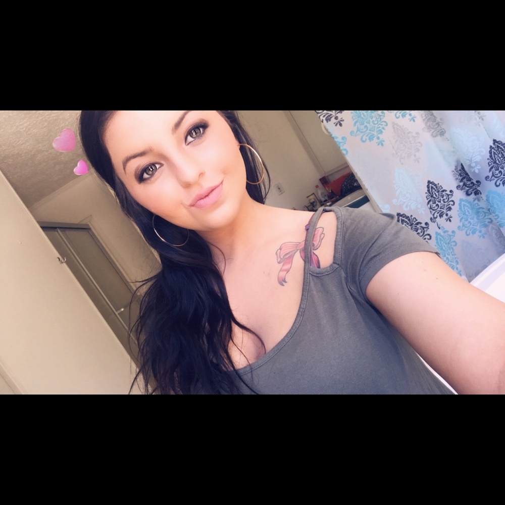 Meet your Posher, Kayla